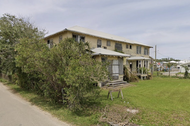 Grand Isle Diehards Snag Fading Oleander Hotel in Last-Chance Save
