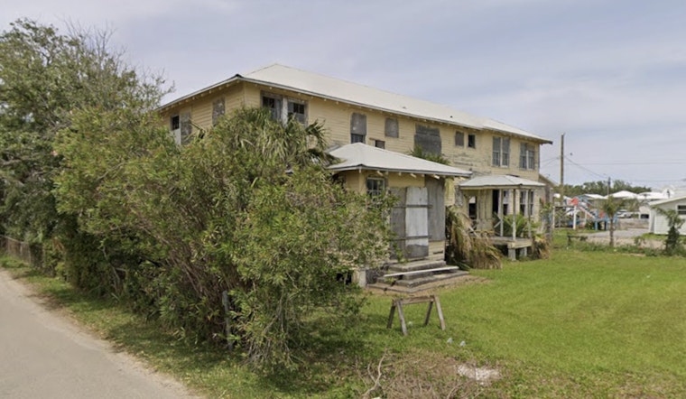 Grand Isle Diehards Snag Fading Oleander Hotel in Last-Chance Save