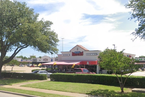 Gulf Oysters Crash Ashore As Big Shucks Turns Richardson Into Beach Hangout
