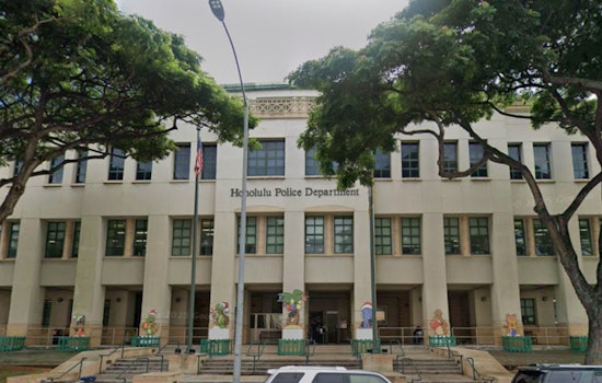 Gunfire Erupts Outside Kahaluu Landmark as Cops Hunt Suspect Shooter