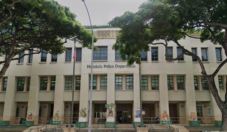 Gunfire Erupts Outside Kahaluu Landmark as Cops Hunt Suspect Shooter