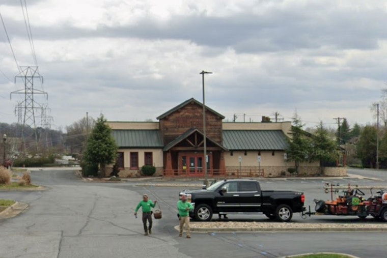 Hanes Mall Hot Spot Gets Burger Makeover as Twin Peaks Out, Jaggers In