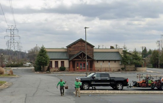 Hanes Mall Hot Spot Gets Burger Makeover as Twin Peaks Out, Jaggers In