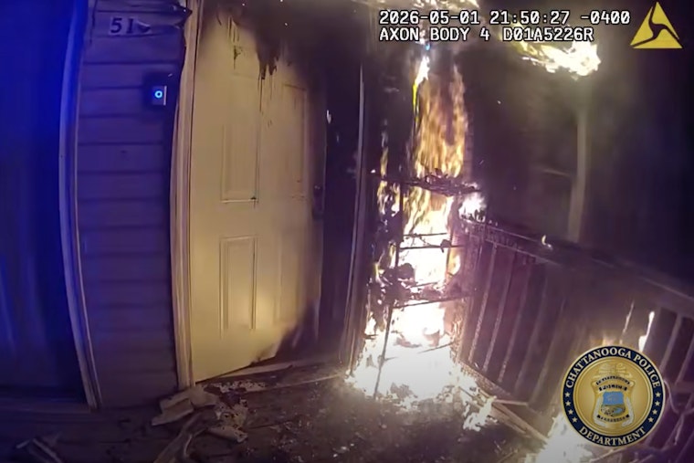 Hero Cop Plunges Into Inferno To Drag Mom And Kids To Safety