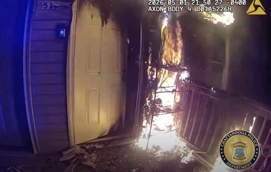 Hero Cop Plunges Into Inferno To Drag Mom And Kids To Safety