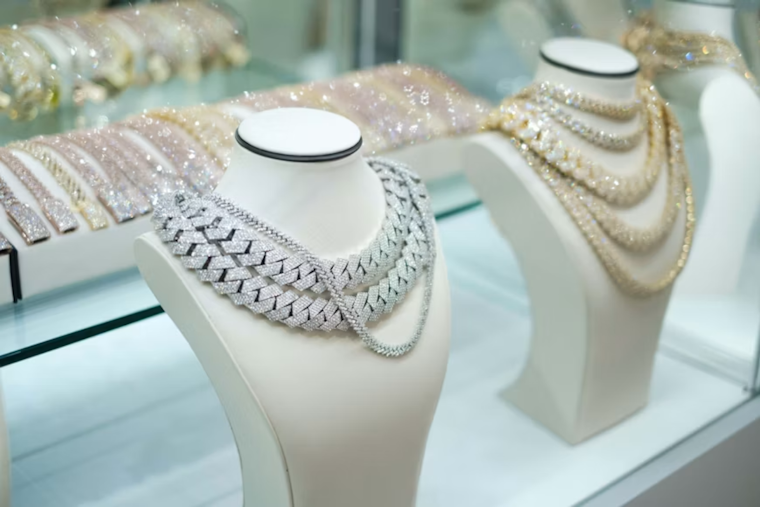 Highland Park Jewelry Gem Fights Back After $500K Smash-and-Grab Heist