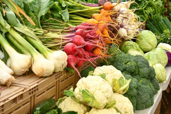 Honolulu Rolls Out First Oahu Food Plan as Grocery Bills Bite