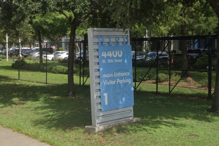 Houston ISD Pushes Deal To Fast-Track Seniors Into UT And San Antonio Campuses