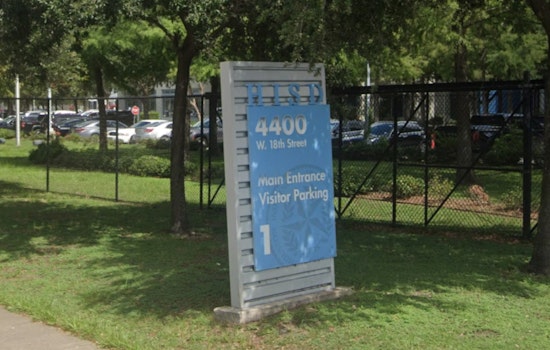 Houston ISD Pushes Deal To Fast-Track Seniors Into UT And San Antonio Campuses