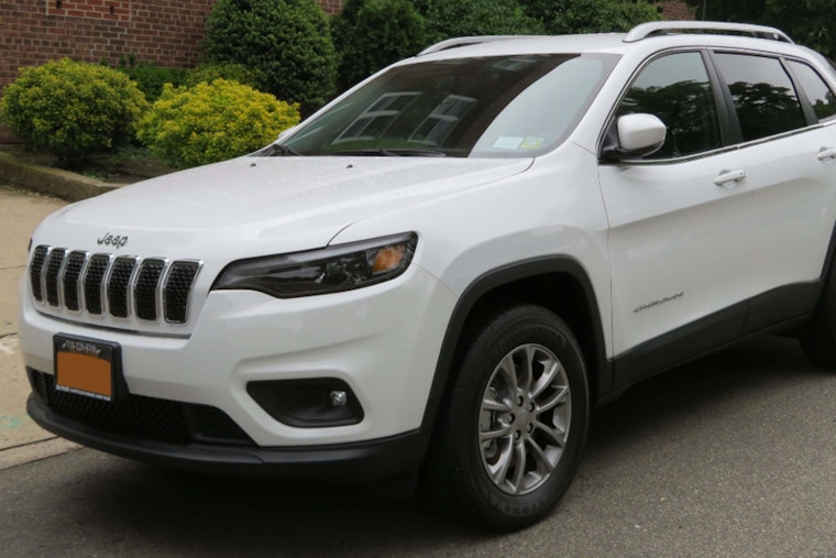Jeep Cherokee Recall Rattles 61,711 Drivers Over Rollaway Scare