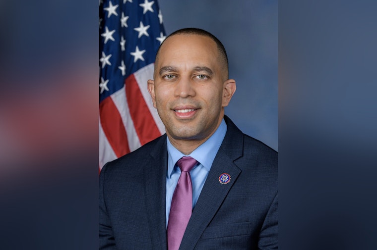 Jeffries Sends Morelle Into Albany Brawl Over New York Maps