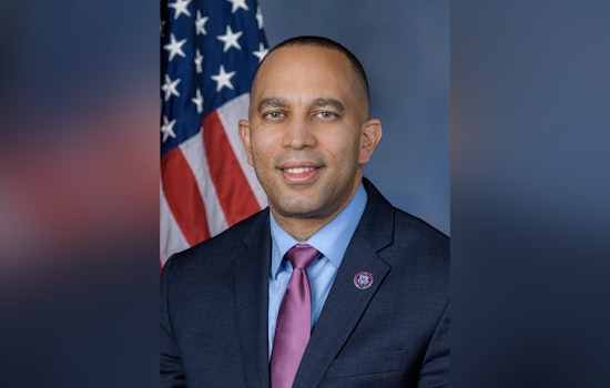 Jeffries Sends Morelle Into Albany Brawl Over New York Maps