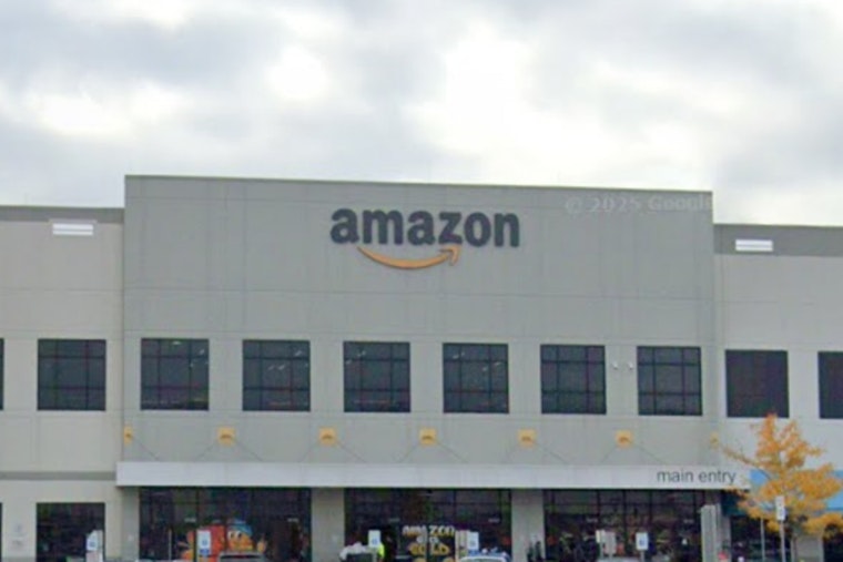 Kapolei Board Gives Wary Green Light To Amazon’s $600M Kalaeloa Mega-Warehouse