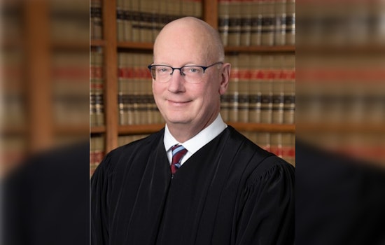 KC Judge Snubs State AG, Lets 7‑OH Kratom Stay On Shelves For Now