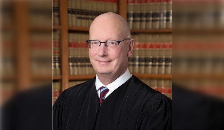 KC Judge Snubs State AG, Lets 7‑OH Kratom Stay On Shelves For Now