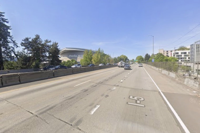 Key I-84 Ramp to Holladay Street Goes Dark for Three Weeks