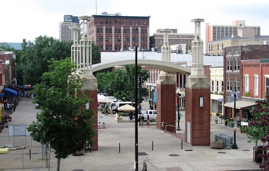 Market Square To Turn Loose as Knoxville OKs Sidewalk Sipping