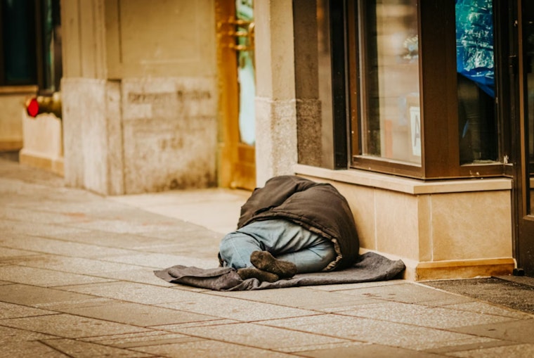 LA Tent Crackdown Leaves Rough Sleepers In The Cold