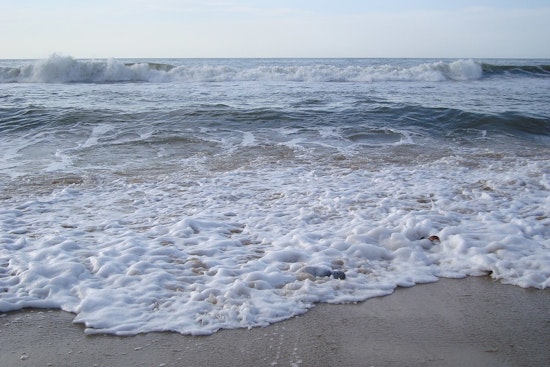 Lake Michigan Roars As 6-Foot Waves Take Aim At Milwaukee Tonight