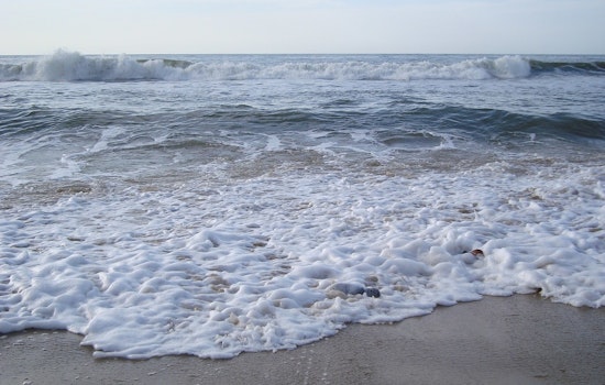 Lake Michigan Roars As 6-Foot Waves Take Aim At Milwaukee Tonight
