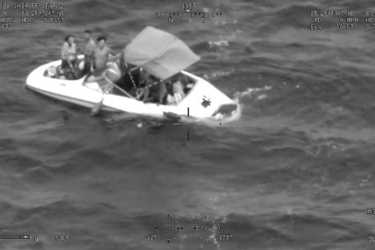 Lake Toho Panic As Cops And Local Boater Rip Six From Sinking Boat