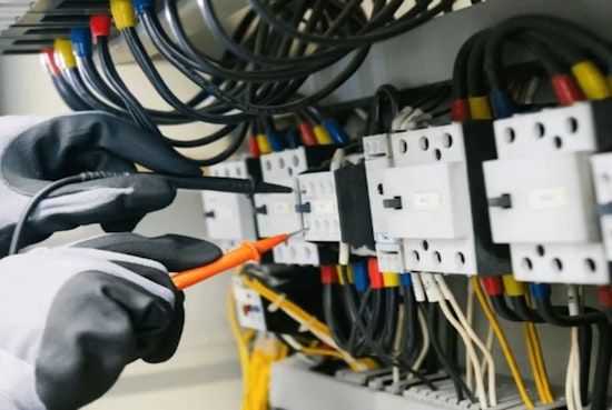 Los Angeles Electricians’ Contract Deadline May Slow Construction Projects