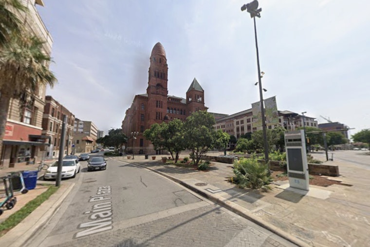 Lunchtime Blade Brawl Jolts San Antonio’s Main Plaza