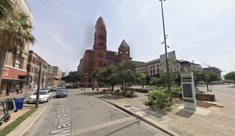 Lunchtime Blade Brawl Jolts San Antonio’s Main Plaza
