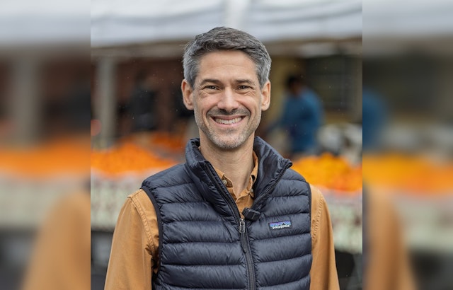 Mahan Invokes L.A. Fashion District in Governor Bid