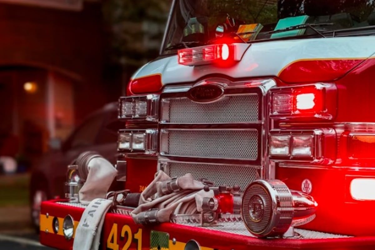 Metro Atlanta Paint Store Inferno Sends Black Smoke Over Neighborhoods