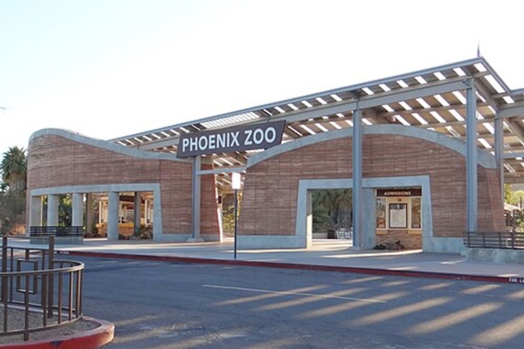 Midday Bomb Scare Empties Phoenix Zoo, Sends Visitors Rushing Out