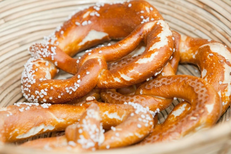 New PHL Pretzel Bar Hooks Hungry Flyers On Local Brews