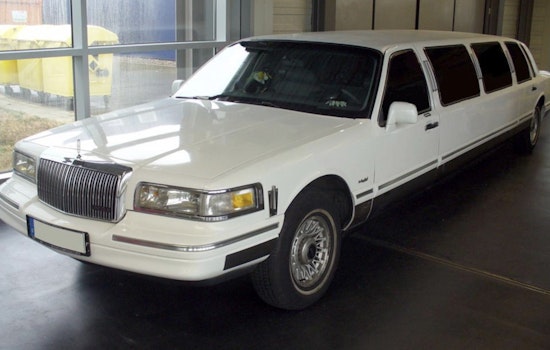 New York's Stretch Limos Face 10-Year Drop-Dead Date