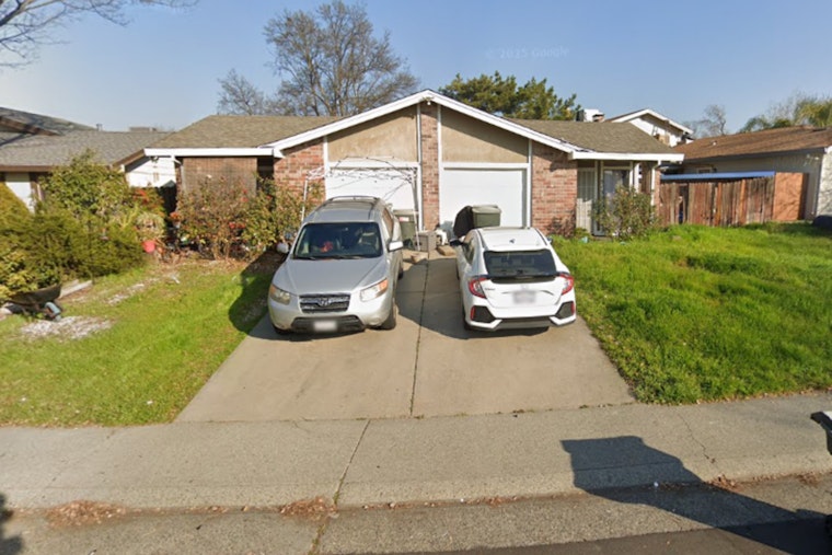 North Highlands Neighbors Race Door To Door As Duplex Inferno Leaves 12 Homeless