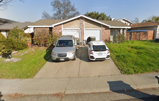 North Highlands Neighbors Race Door To Door As Duplex Inferno Leaves 12 Homeless