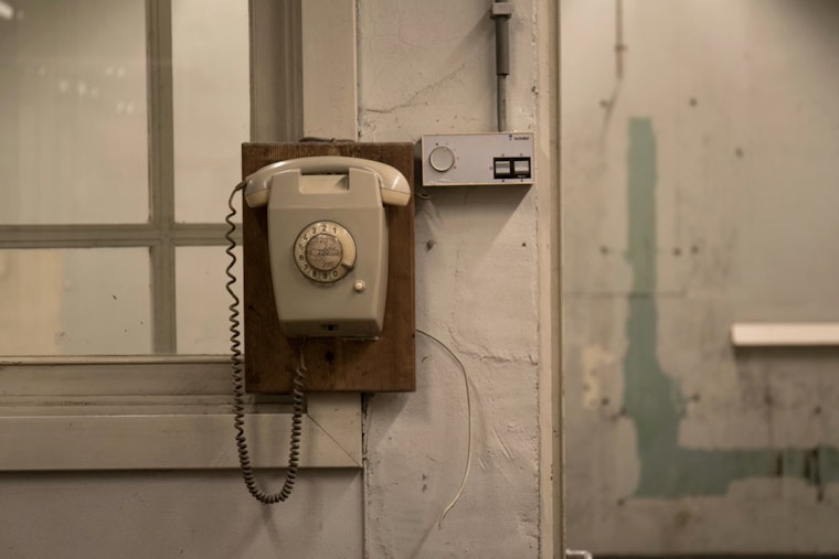 NYC Races to Lock In Rikers Phone Deal as AI Spying Fears Boil Over