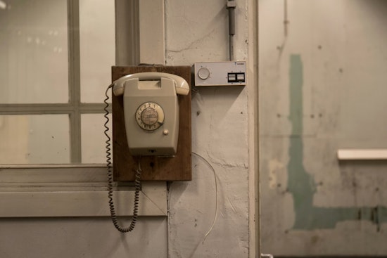 NYC Races to Lock In Rikers Phone Deal as AI Spying Fears Boil Over