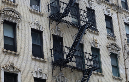 NYC Renters Hijack Peak Power With Plug-In AC Batteries