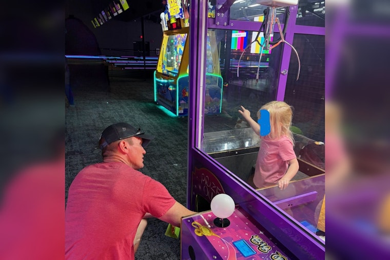 Off-Duty Cop Shells Out $4 To Save Girl Trapped In St. Charles Claw Machine
