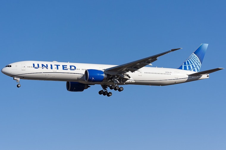 Passenger Panic Turns Houston United Flight Evacuation Into Risky Runway Scramble