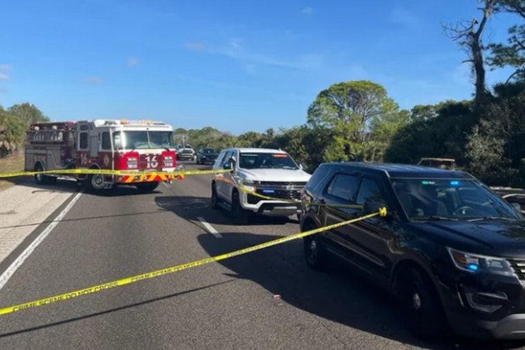 Pre-Dawn I-75 Pole Crash in Sarasota Leaves One Dead