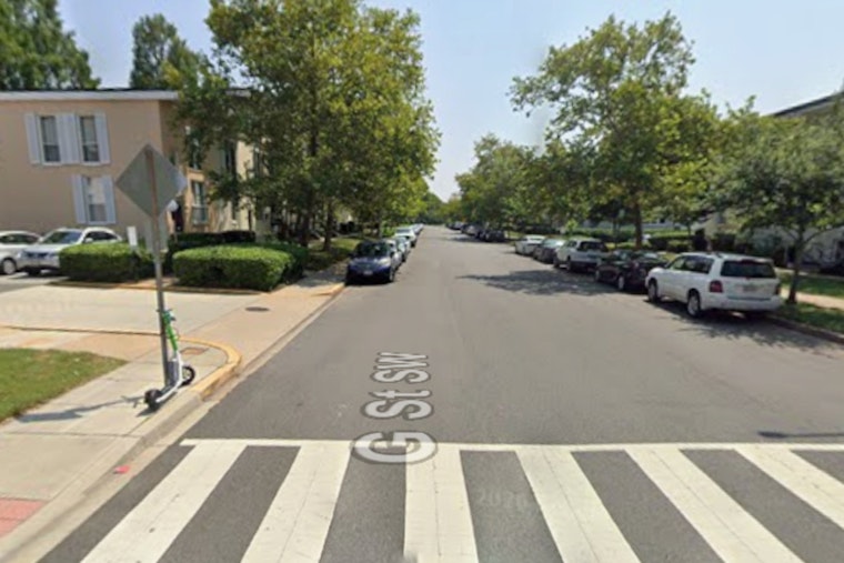 Pre-Dawn SW D.C. Apartment Stickup Caught On Camera
