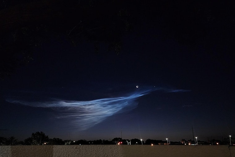 Pre‑Dawn ‘Space Jellyfish’ Lights Up Tampa Bay Skies