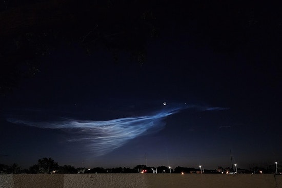 Pre‑Dawn ‘Space Jellyfish’ Lights Up Tampa Bay Skies