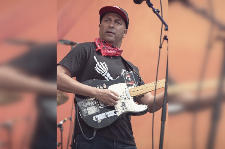 Tom Morello Joins Protest at 26 Federal Plaza