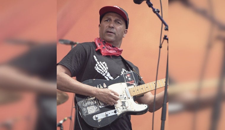 Tom Morello Joins Protest at 26 Federal Plaza