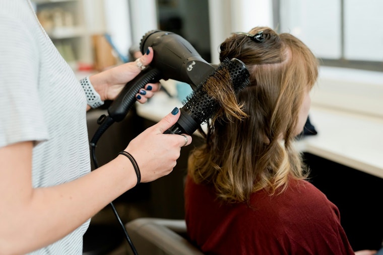 Raleigh Lawmakers Fast-Track Braider Bill, Slash Training to 10 Hours