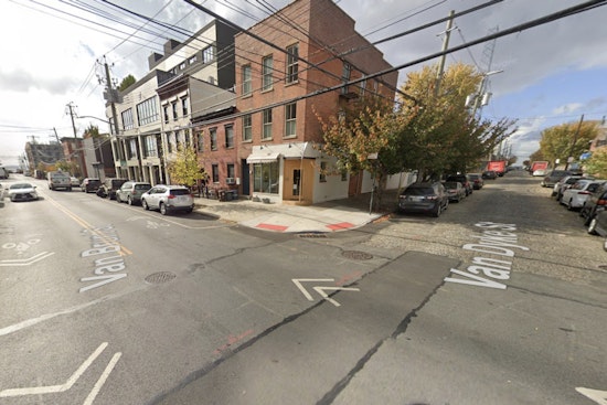 Red Hook Sinkhole From Hell Shakes Wine Bottles And Wrecks Jeeps