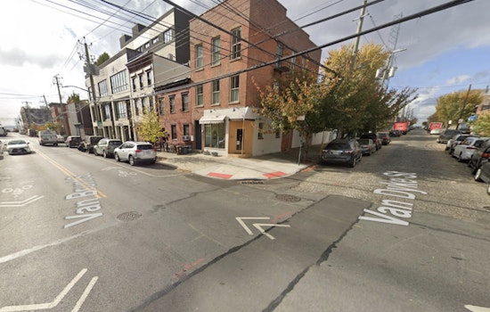 Red Hook Sinkhole From Hell Shakes Wine Bottles And Wrecks Jeeps