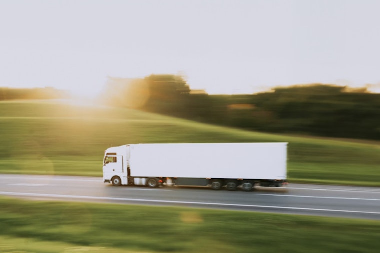 Robot Rig Rumbles From Houston To Dallas In Empty-Cab Freight First